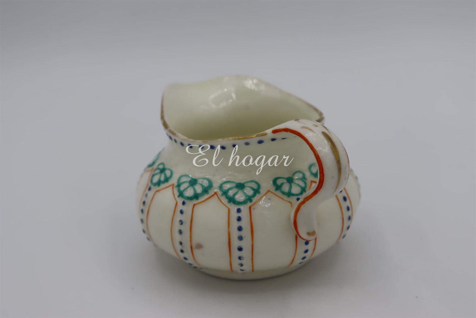 Pequeña jarra de porcelana - Imagen 2